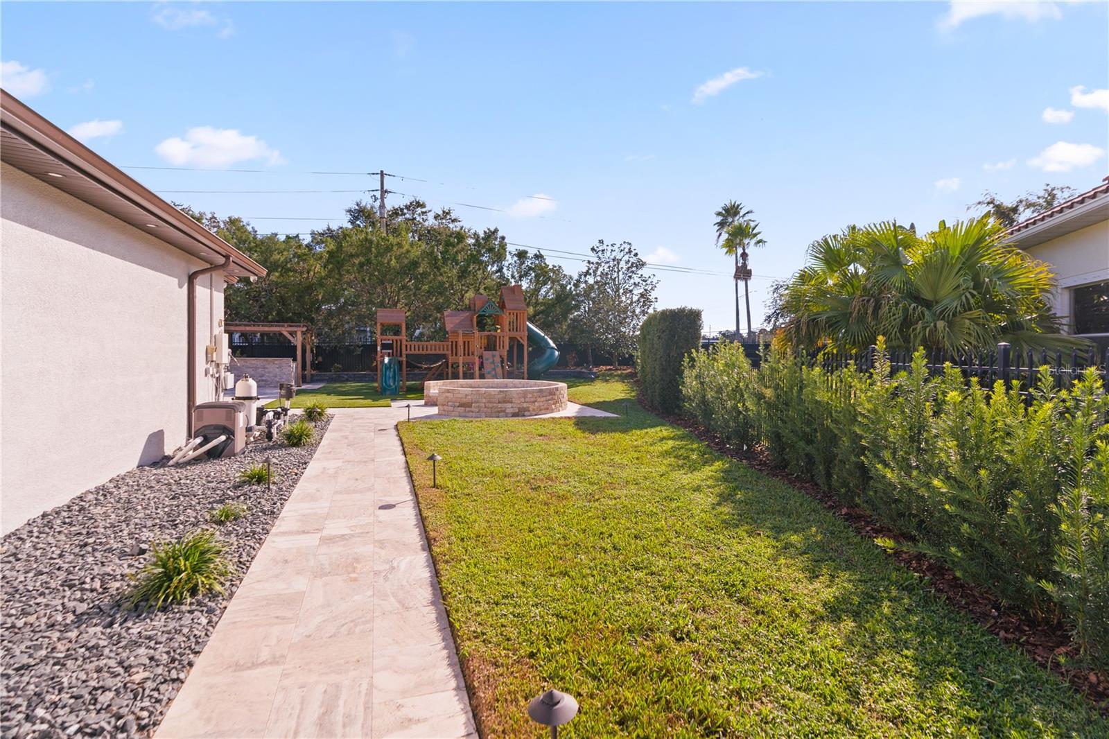 Listing photo id 46 for 2550 Grand Lakeside Drive