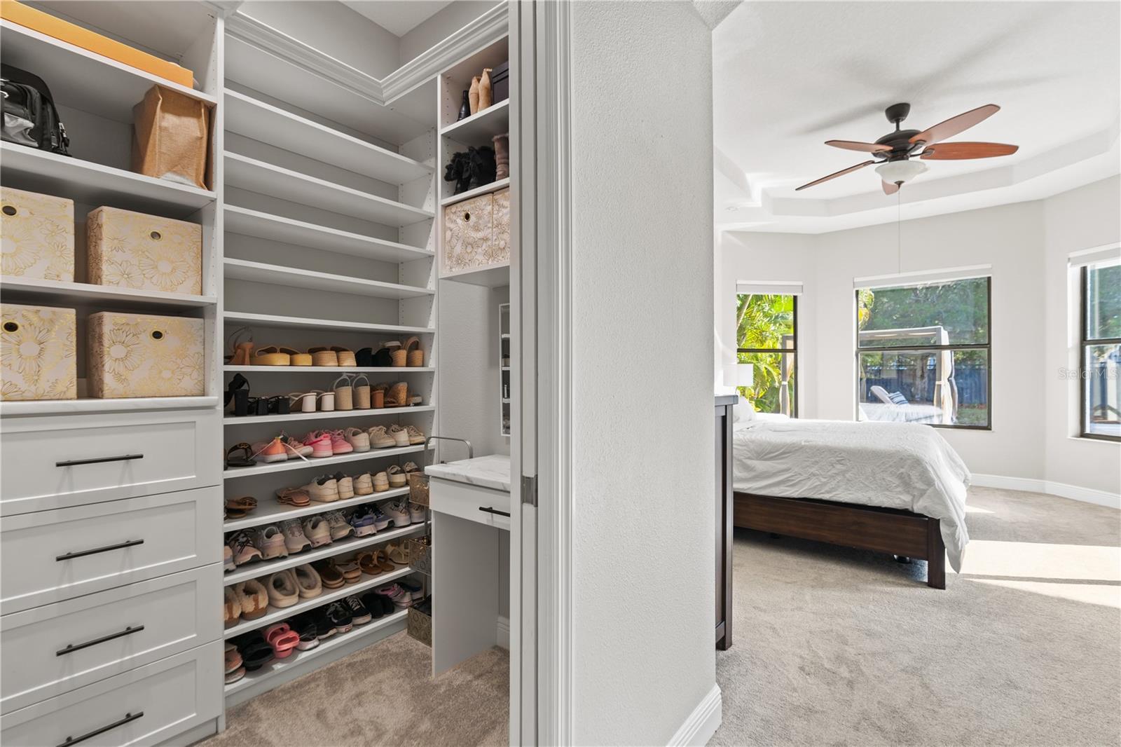 Listing photo id 3 for 2550 Grand Lakeside Drive