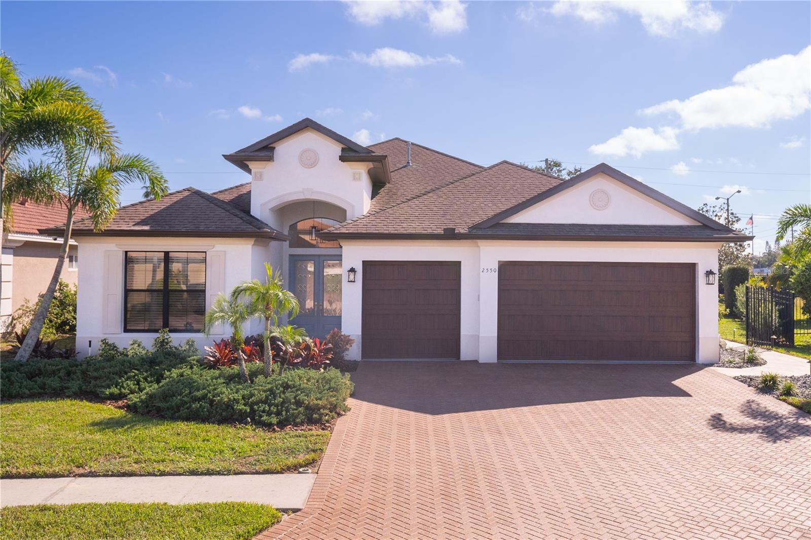 Listing photo id 48 for 2550 Grand Lakeside Drive