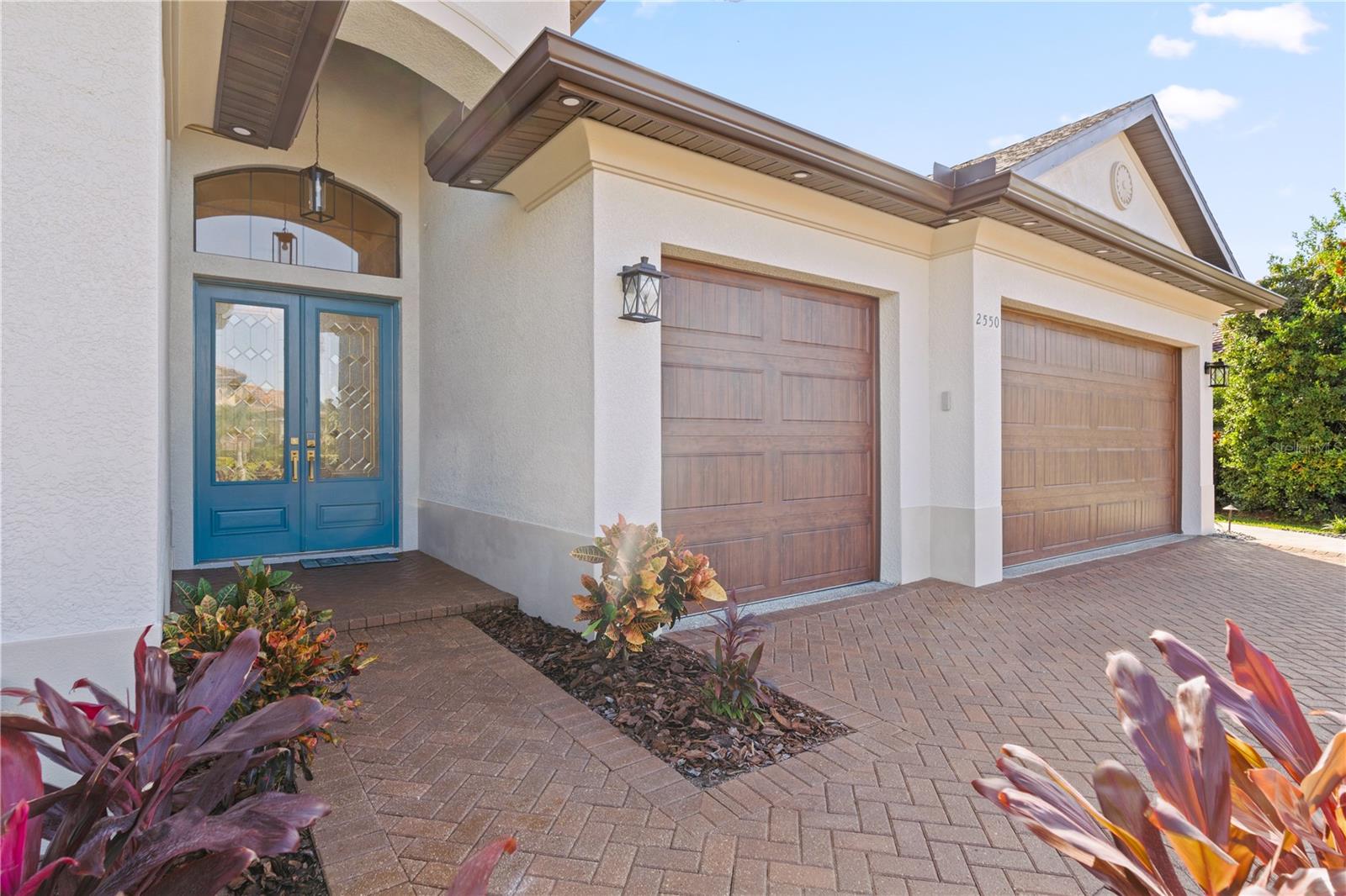 Listing photo id 49 for 2550 Grand Lakeside Drive