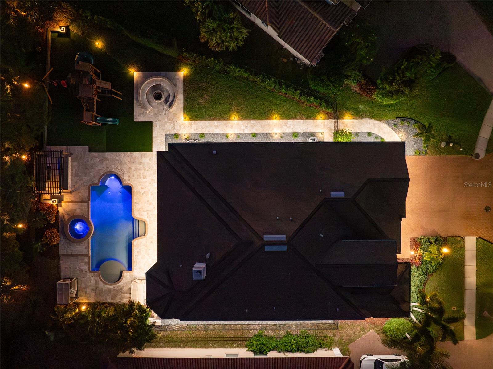 Listing photo id 51 for 2550 Grand Lakeside Drive