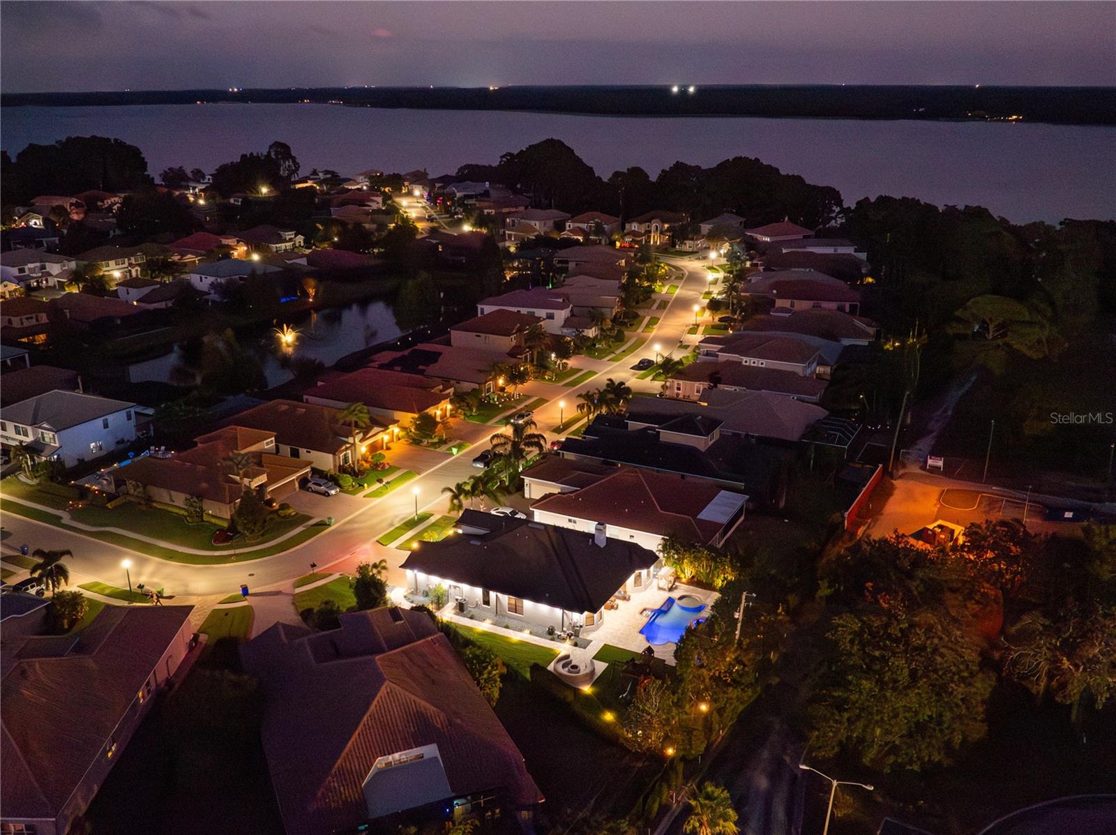 Listing photo id 52 for 2550 Grand Lakeside Drive