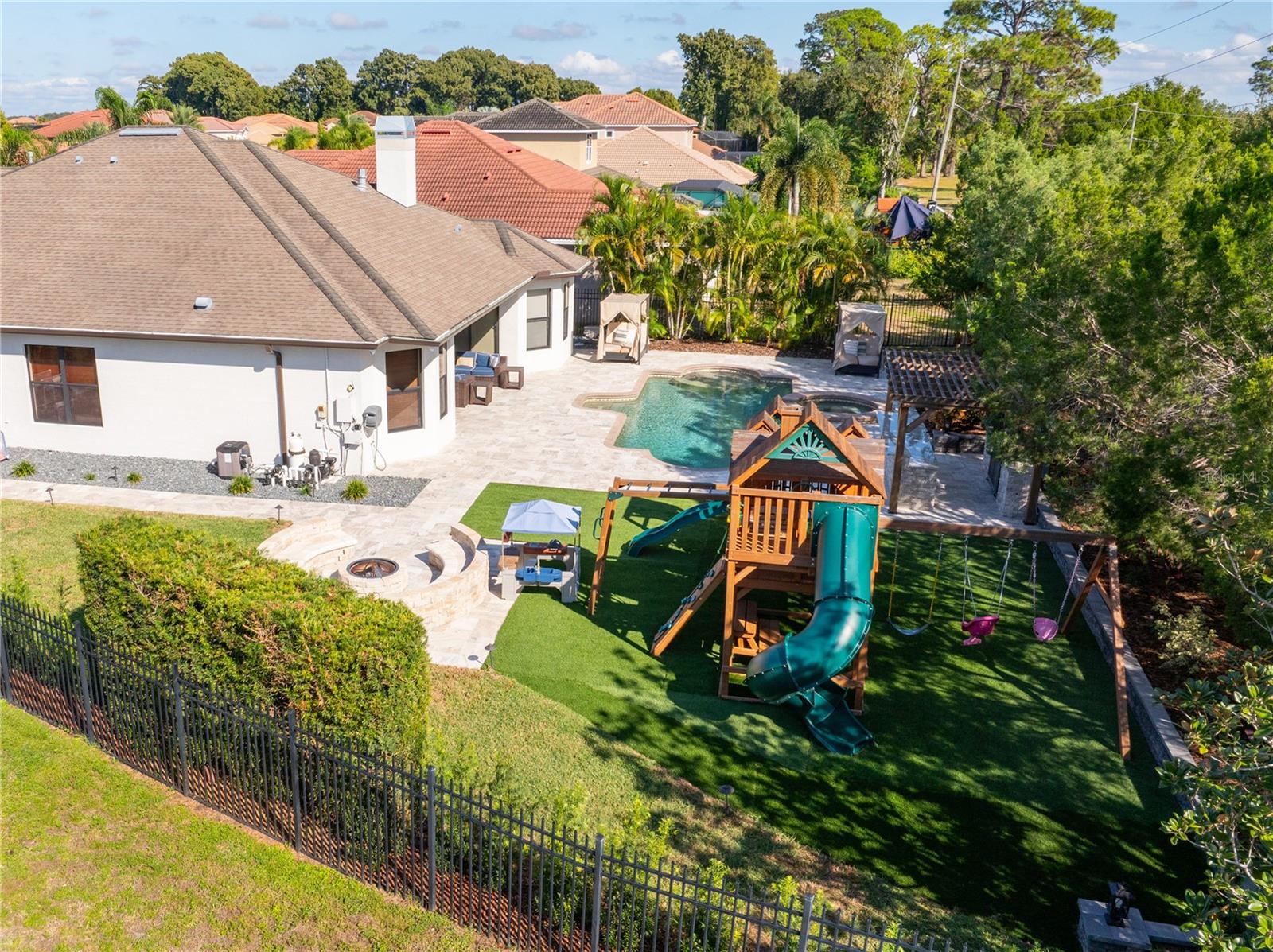 Listing photo id 58 for 2550 Grand Lakeside Drive