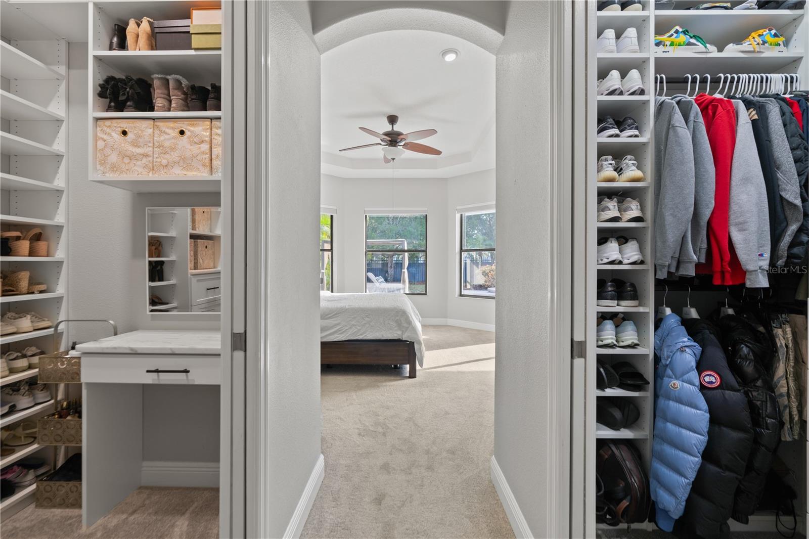 Listing photo id 5 for 2550 Grand Lakeside Drive