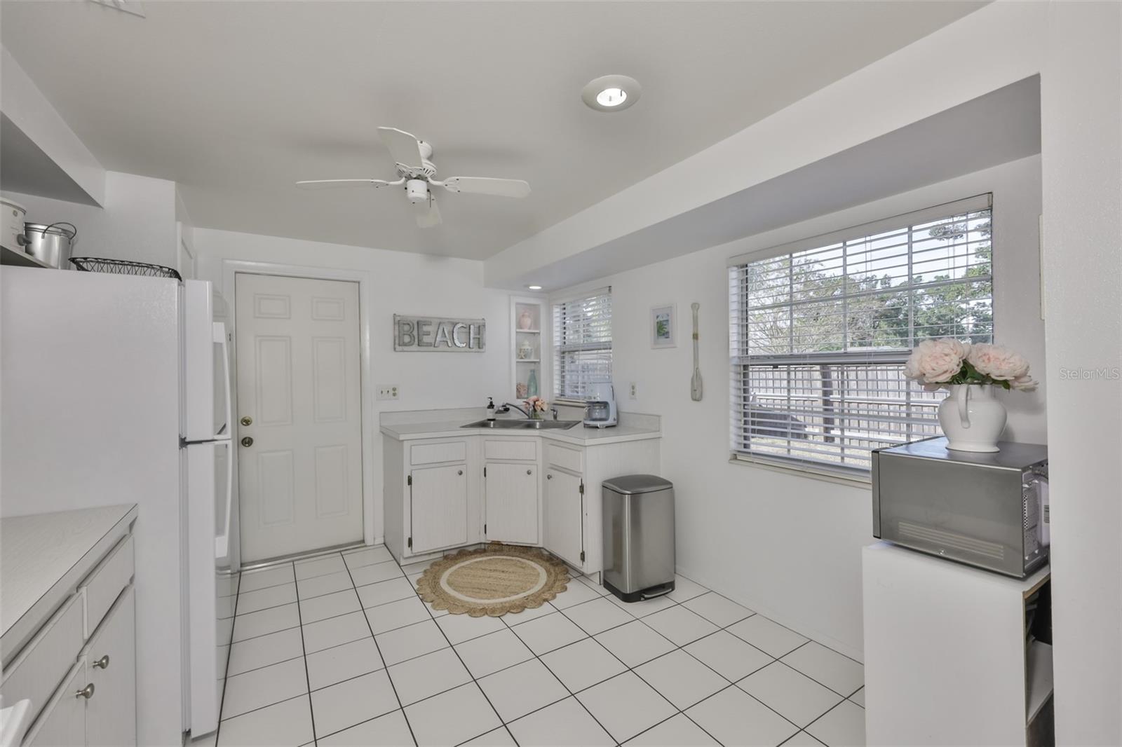 Listing photo id 9 for 6580 Channelside Terrace N