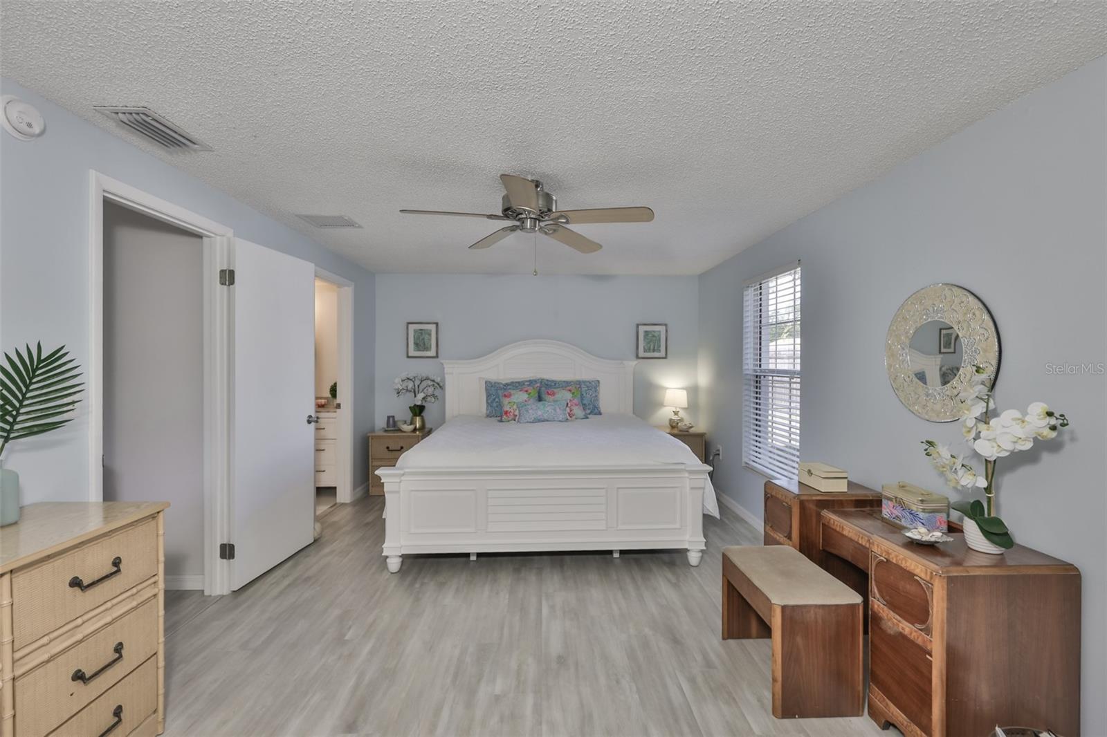 Listing photo id 12 for 6580 Channelside Terrace N