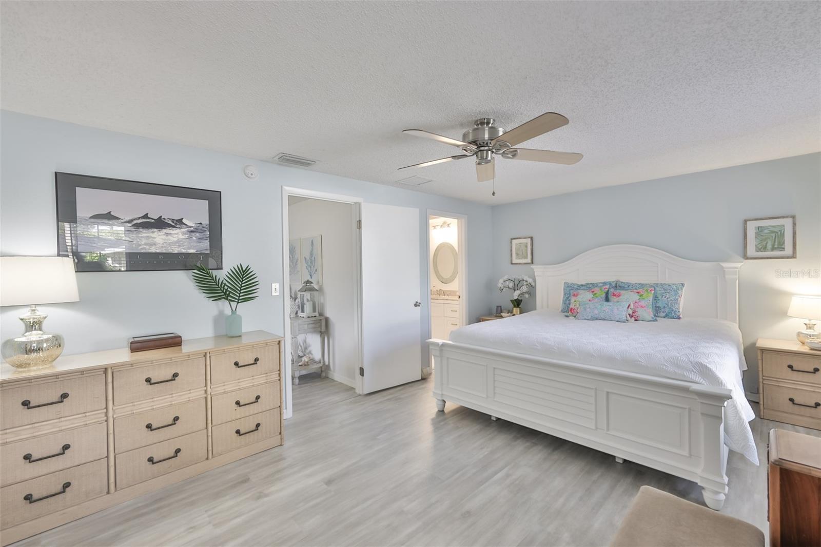 Listing photo id 13 for 6580 Channelside Terrace N