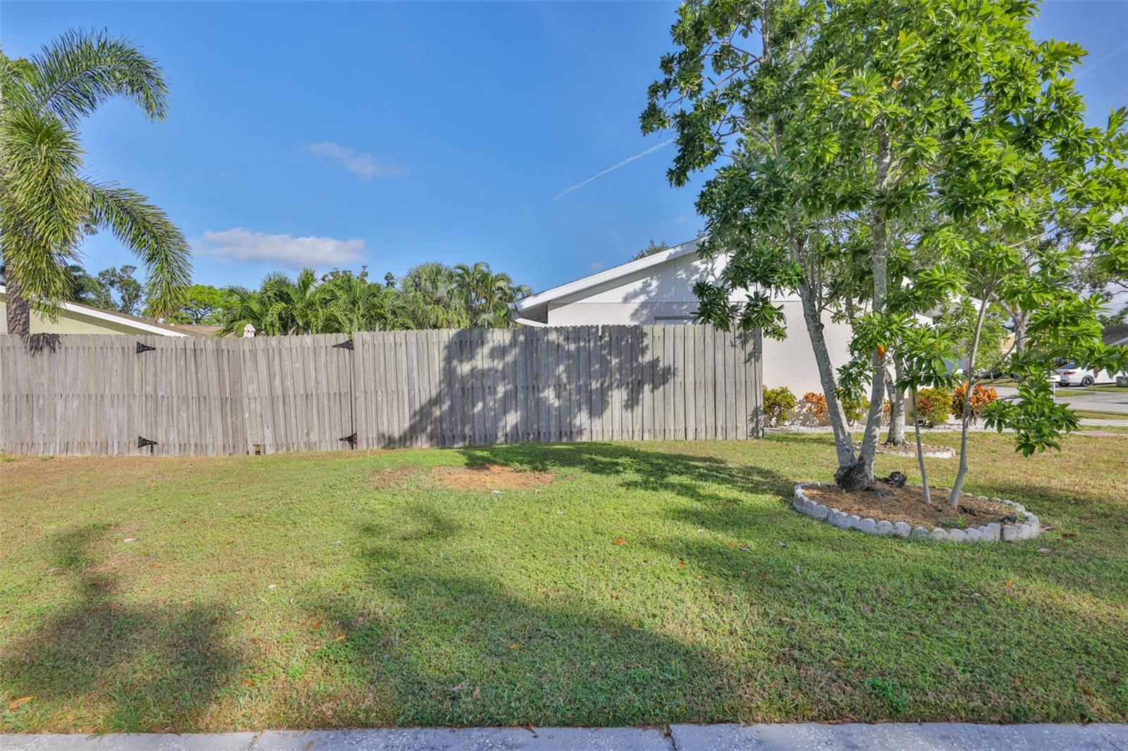 Listing photo id 33 for 6580 Channelside Terrace N