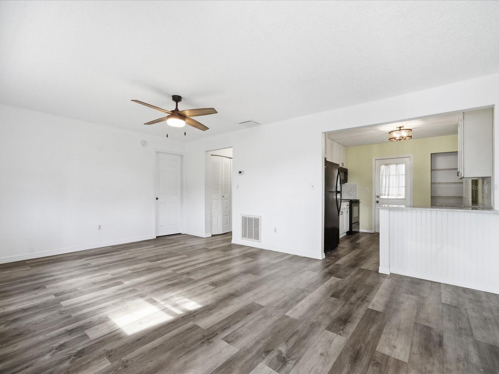 Image 7 of 24 For 5689 67th Avenue N 5689