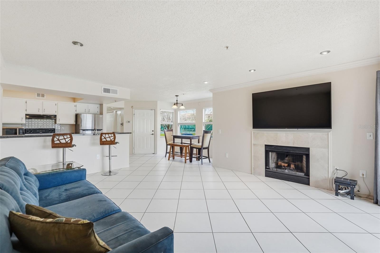 Image 14 of 31 For 2400 Feather Sound Drive 511