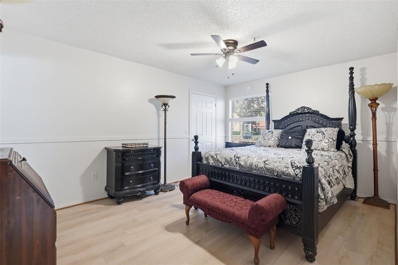 Image 15 of 31 For 2400 Feather Sound Drive 511