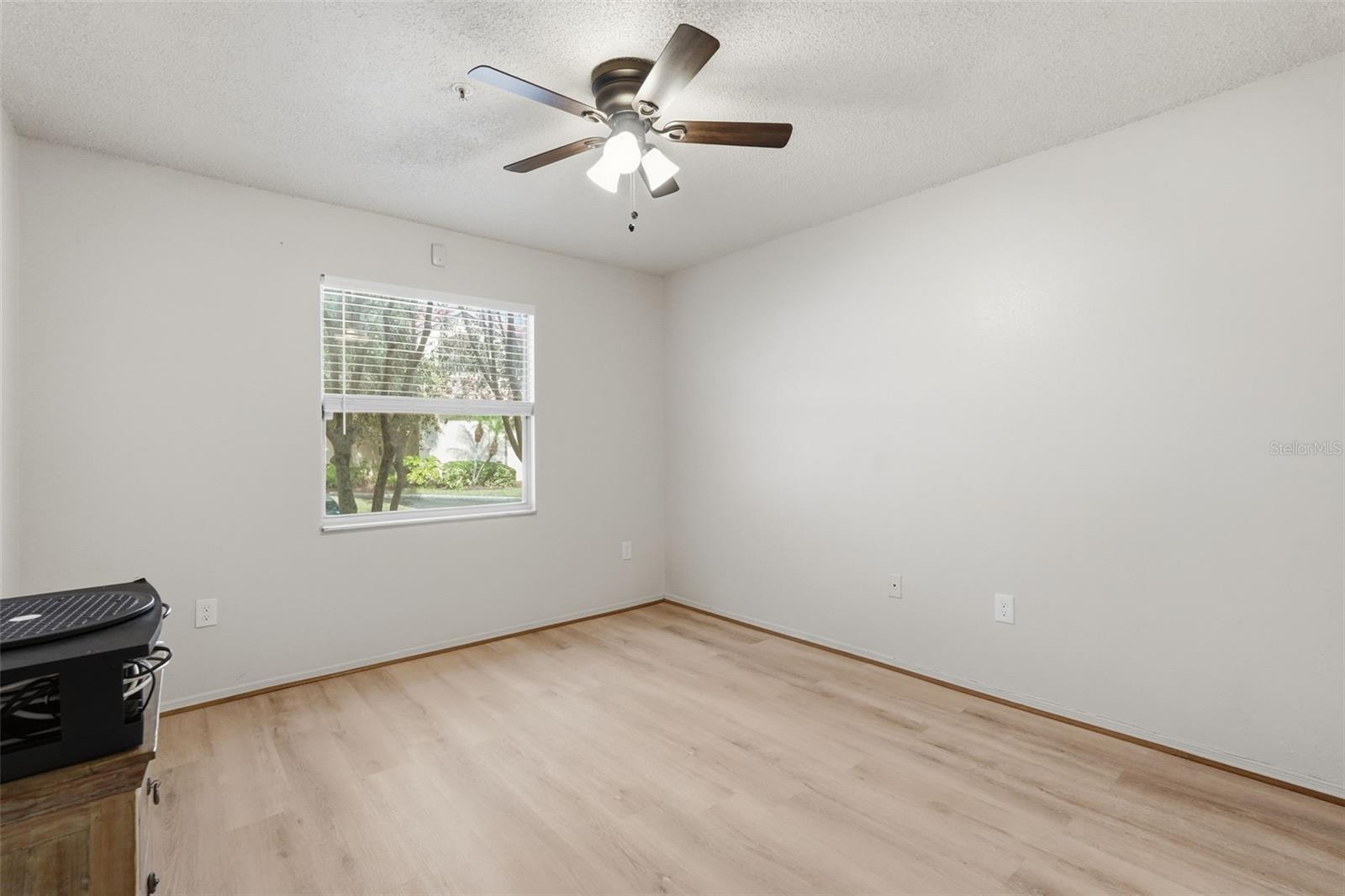 Image 17 of 31 For 2400 Feather Sound Drive 511