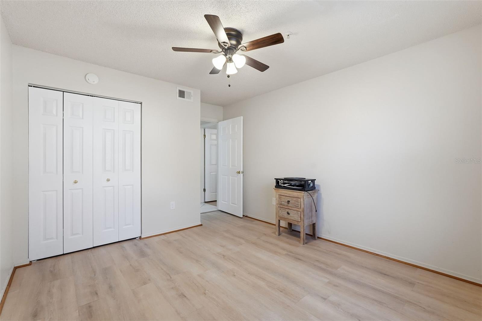 Image 18 of 31 For 2400 Feather Sound Drive 511