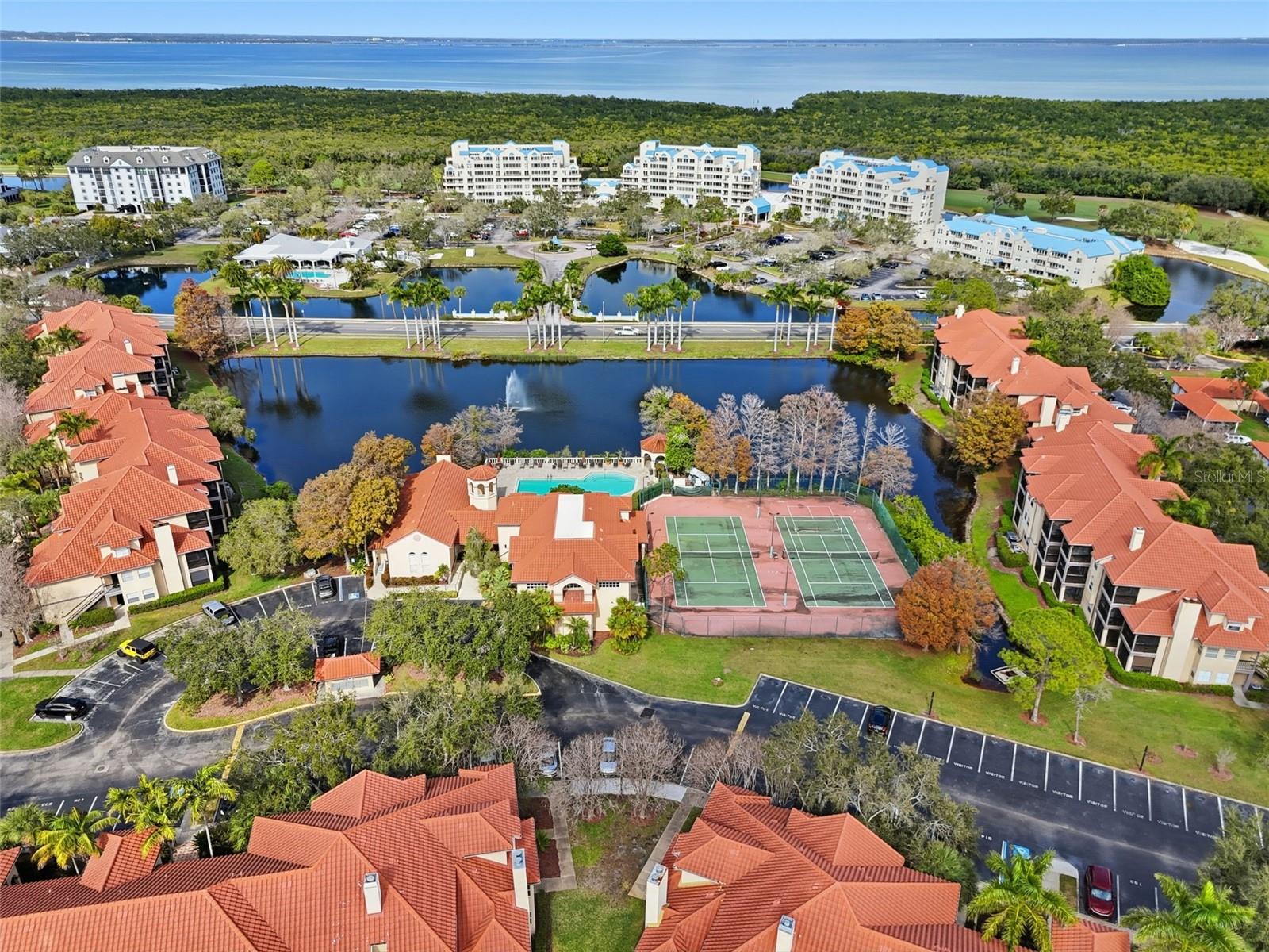 Image 25 of 31 For 2400 Feather Sound Drive 511