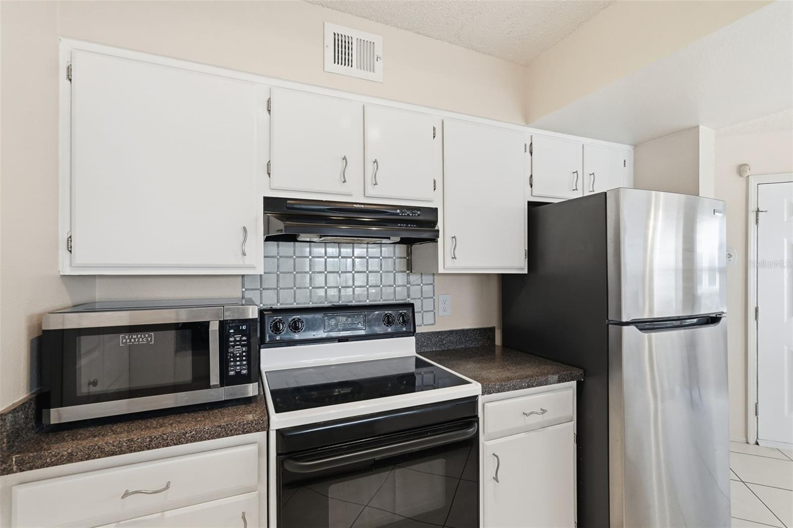 Image 9 of 31 For 2400 Feather Sound Drive 511