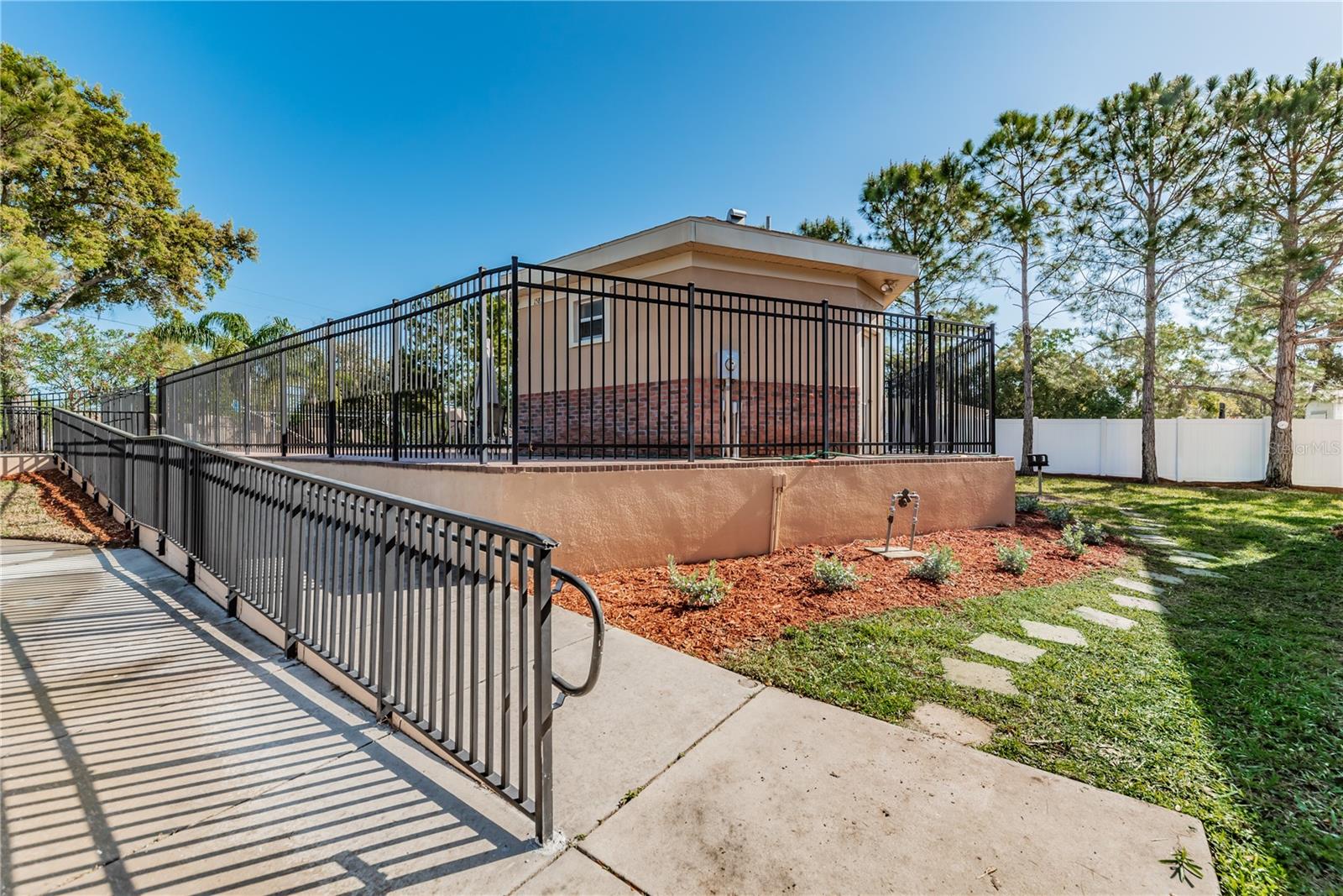 Image 32 of 39 For 1474 Hillview Lane