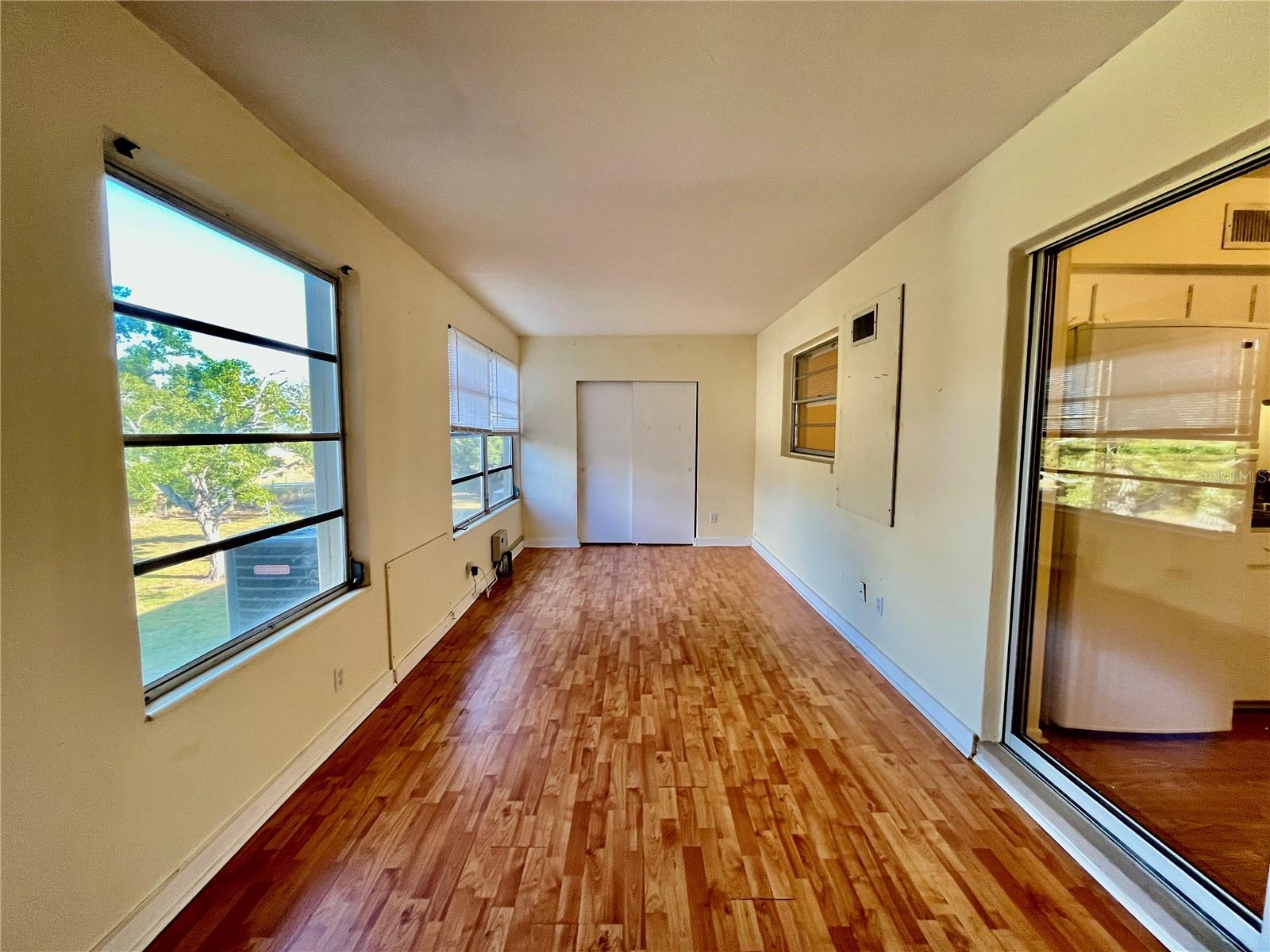 Image 10 of 38 For 2464 Australia Way E 66