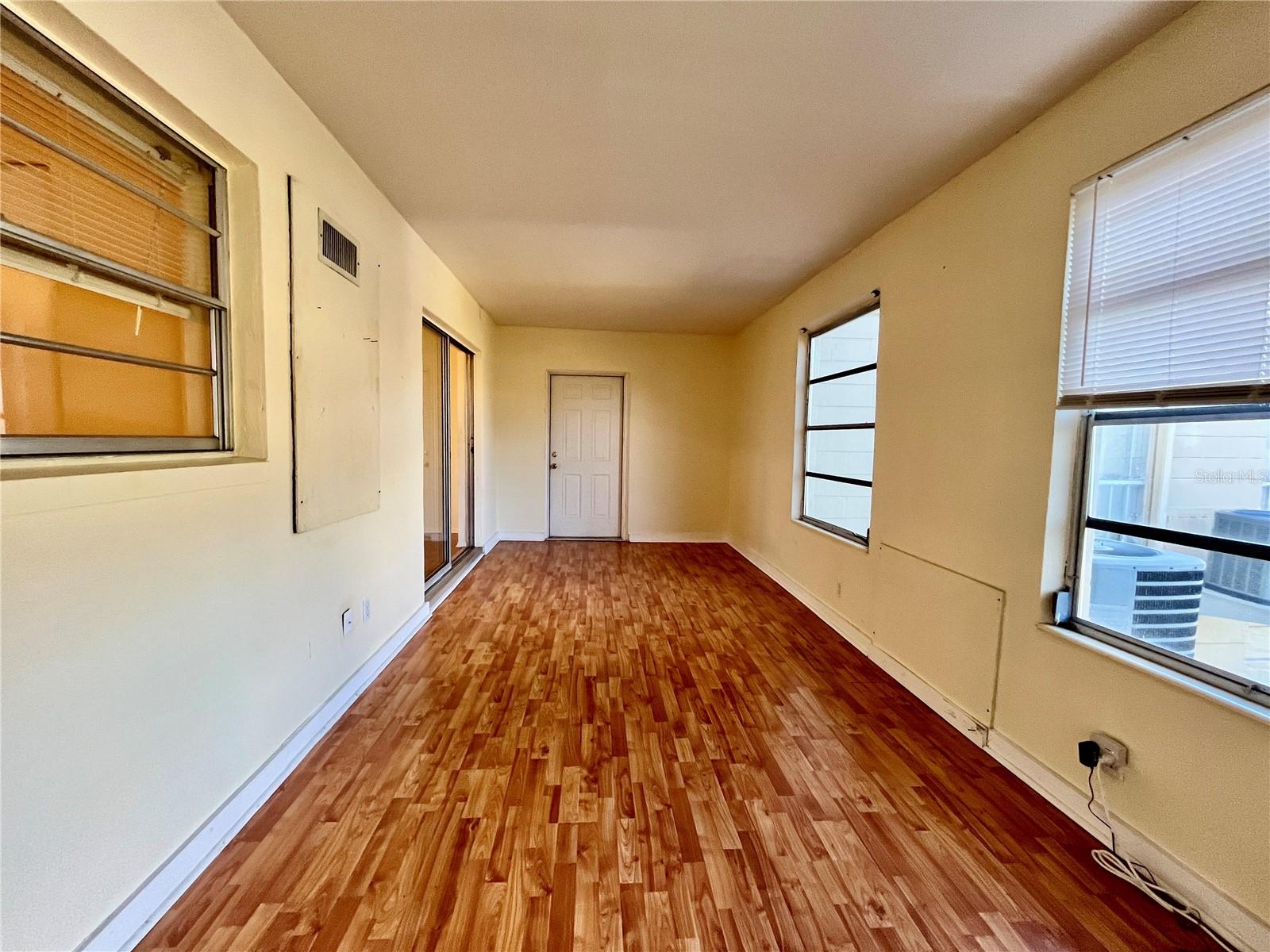 Image 11 of 38 For 2464 Australia Way E 66