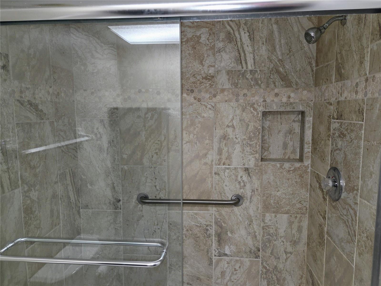 Image 17 of 25 For 5080 Locust Street Ne 329