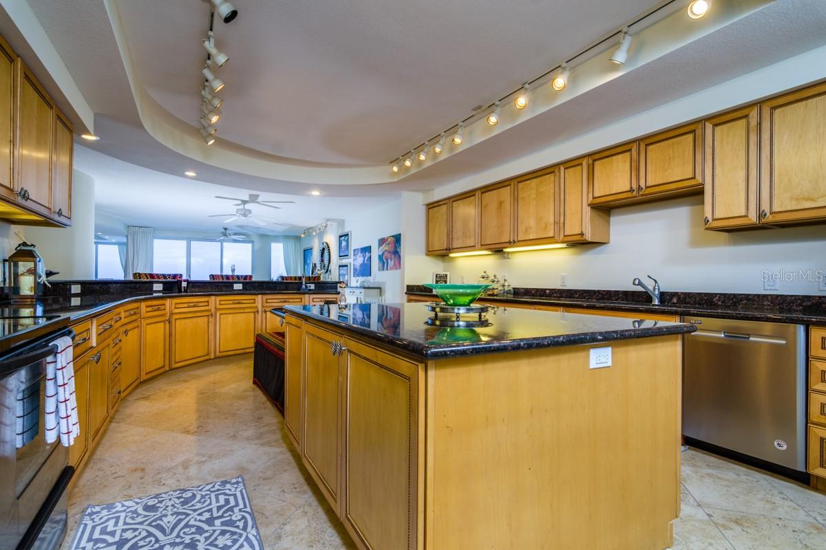 Image 24 of 63 For 1350 Gulf Boulevard 901