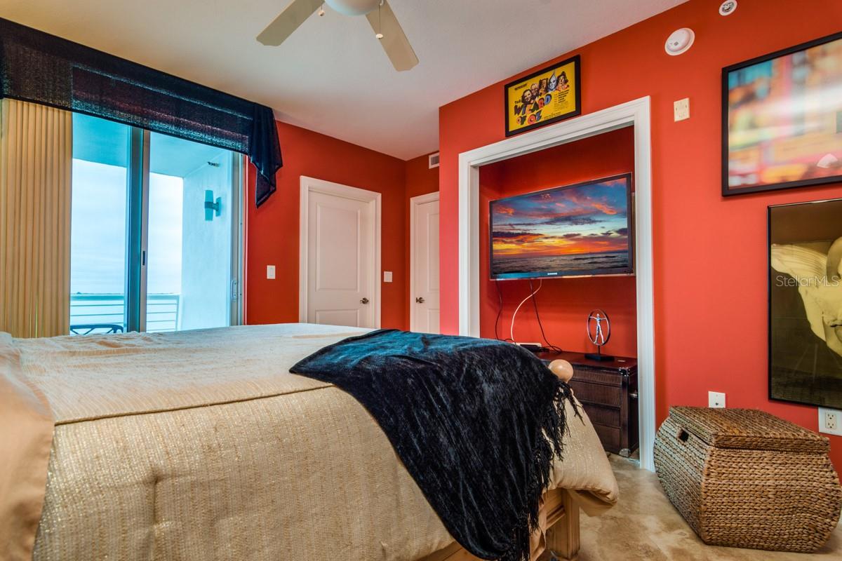 Image 32 of 63 For 1350 Gulf Boulevard 901