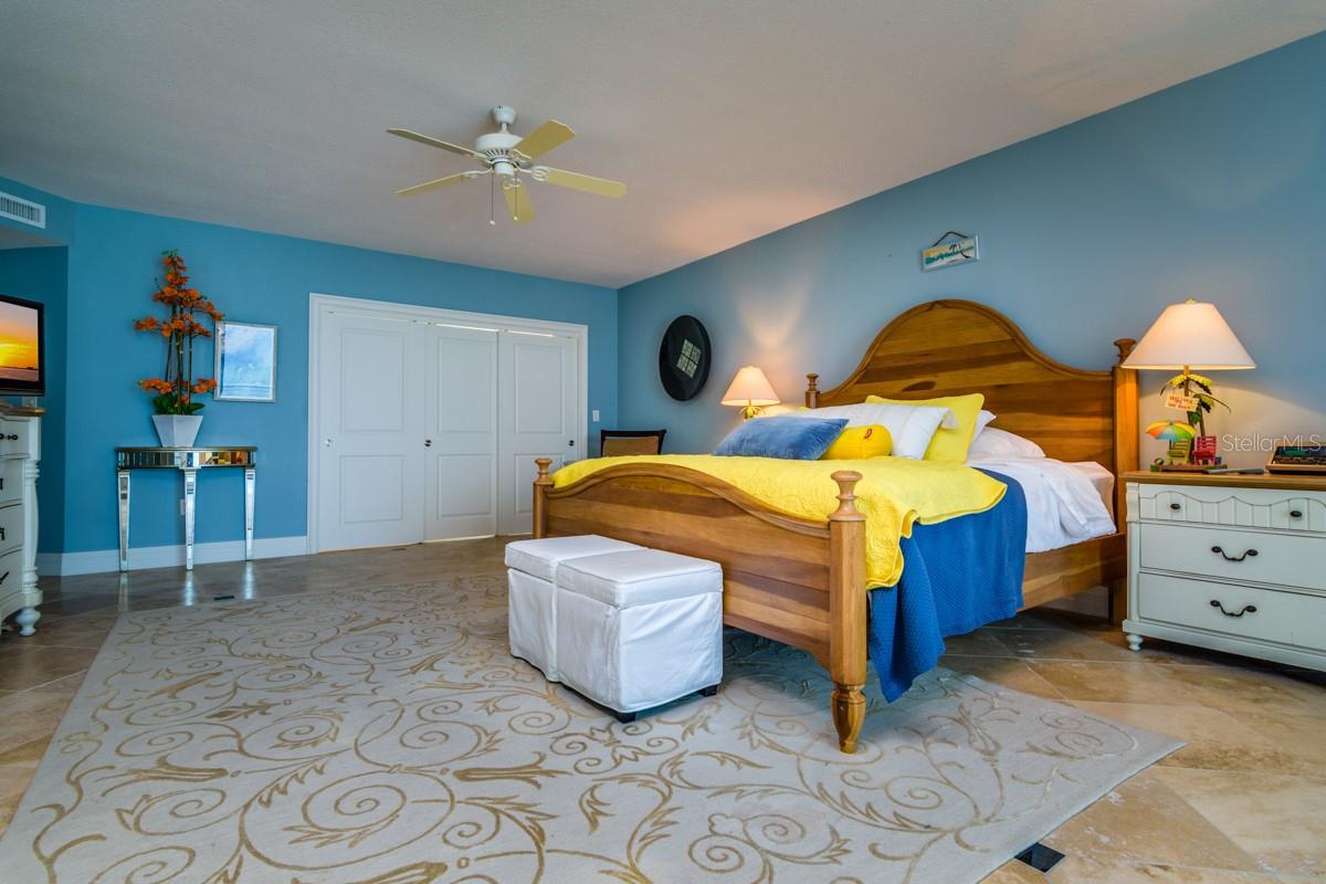 Image 33 of 63 For 1350 Gulf Boulevard 901