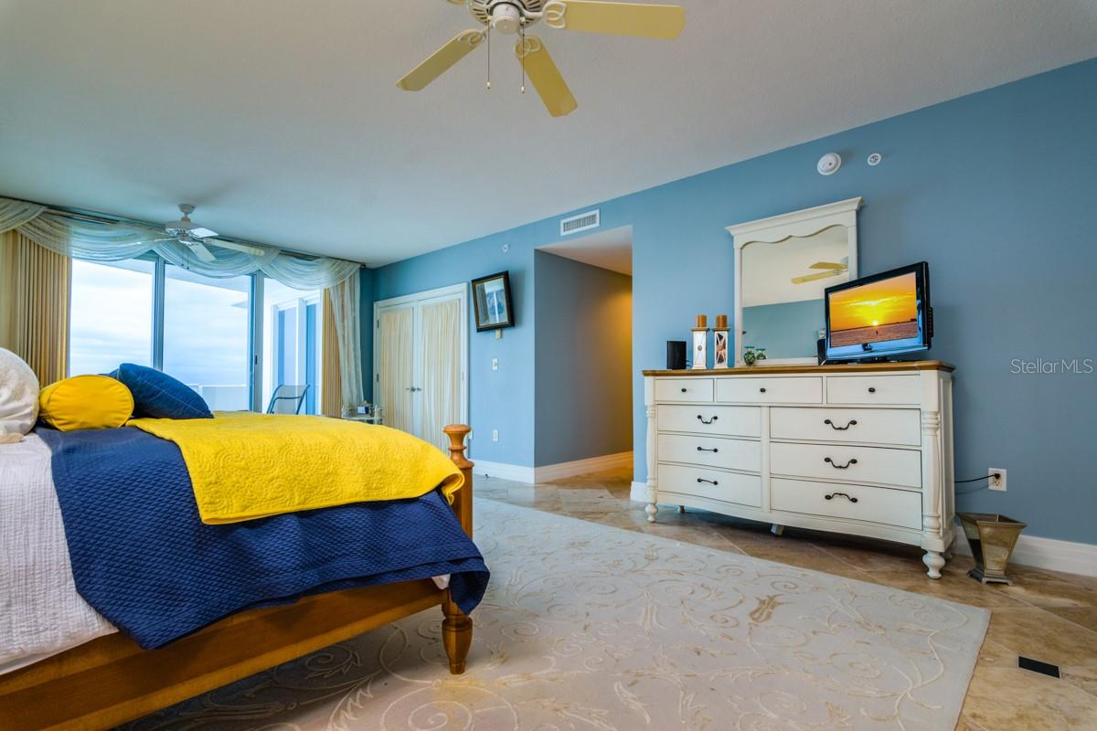 Image 35 of 63 For 1350 Gulf Boulevard 901