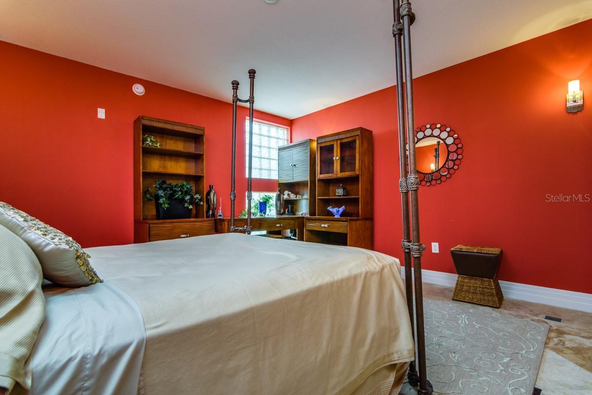 Image 46 of 63 For 1350 Gulf Boulevard 901