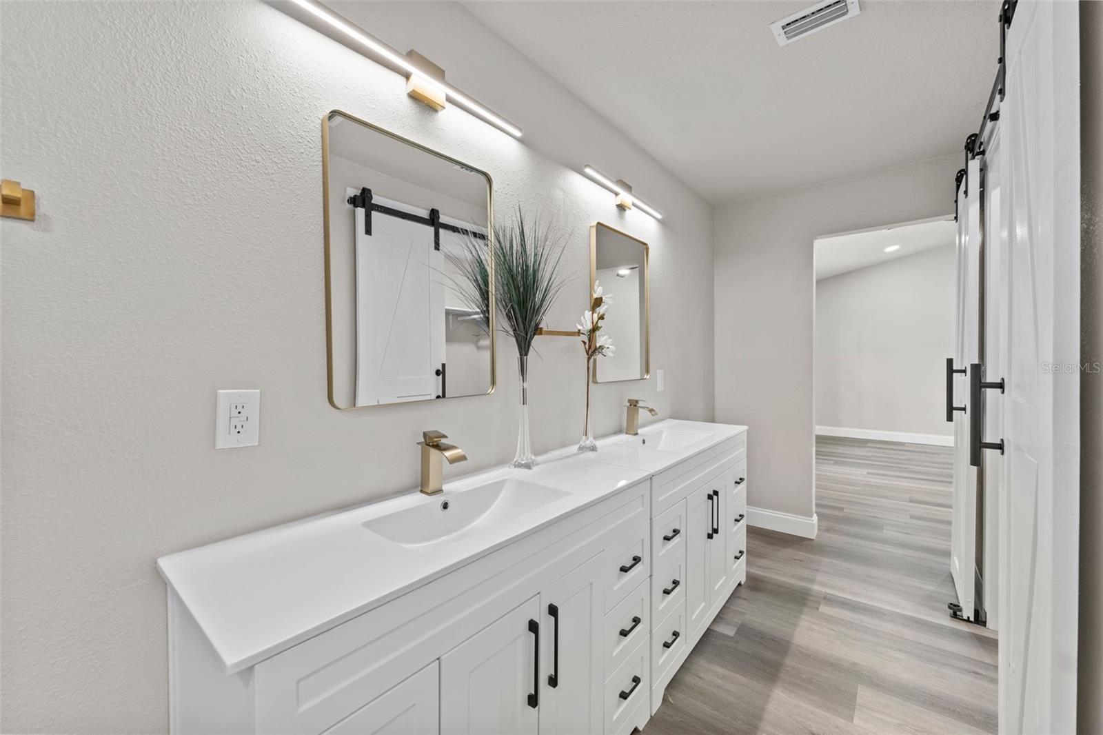 Image 21 of 44 For 27944 Green Willow Run