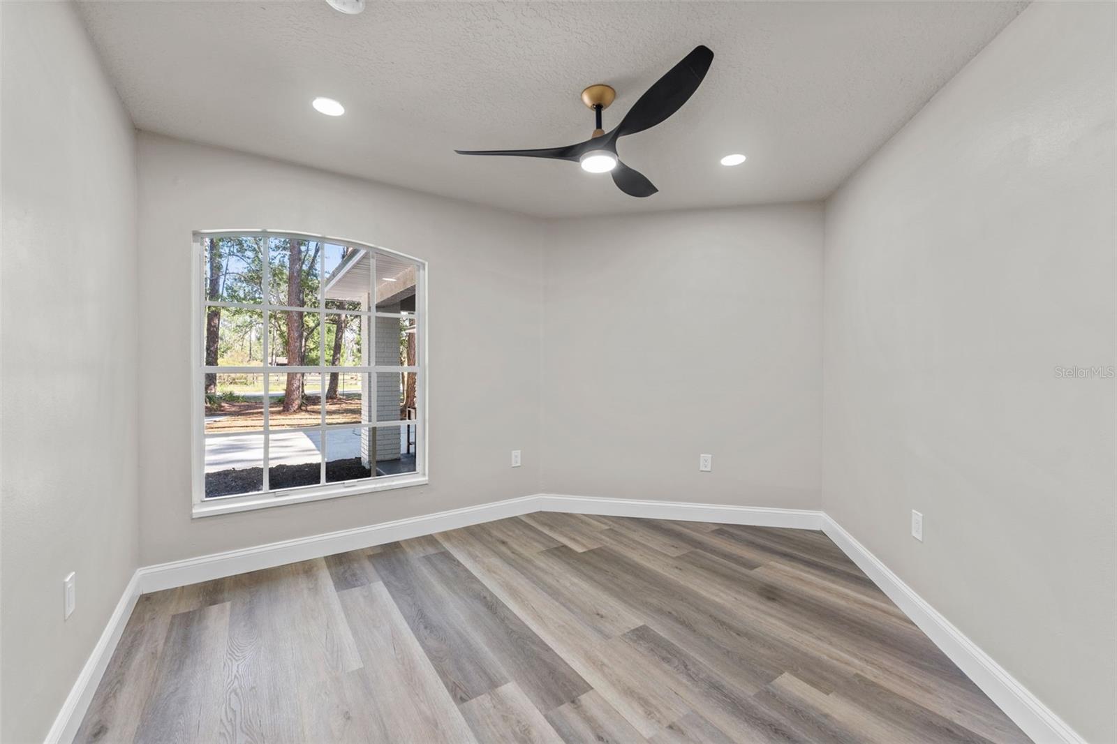 Image 23 of 44 For 27944 Green Willow Run