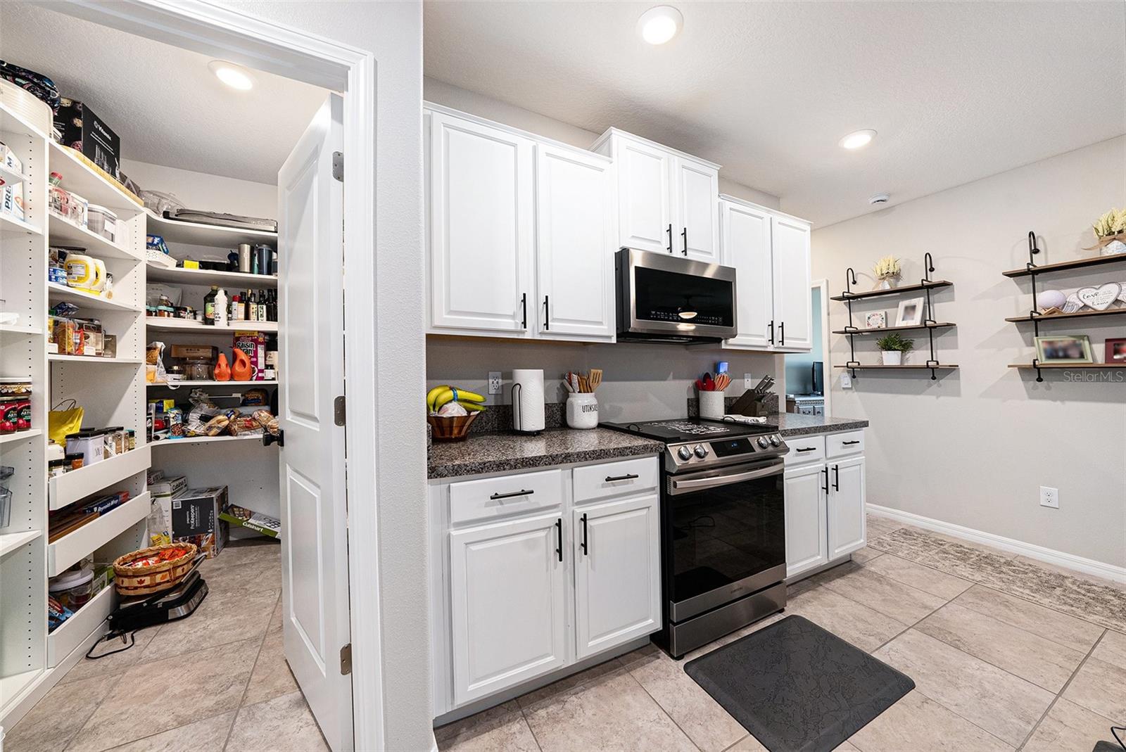 Image 10 of 27 For 17211 Beach Buttercup Place