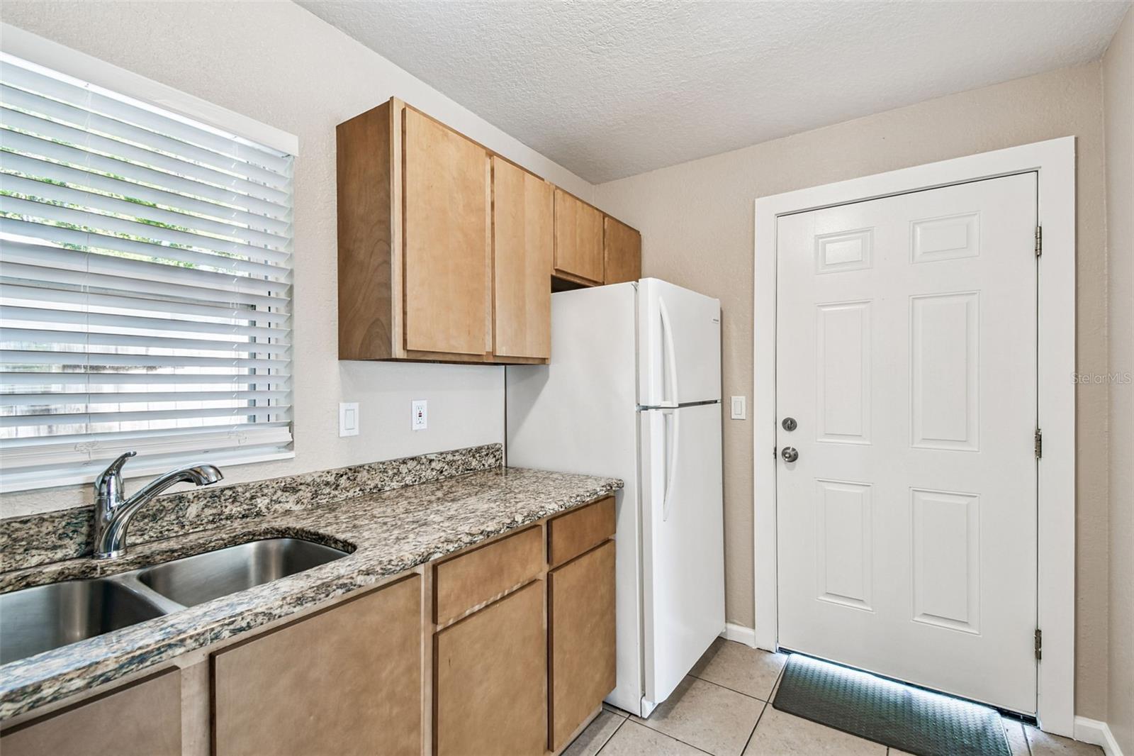 Listing photo id 10 for 3734 139th Avenue