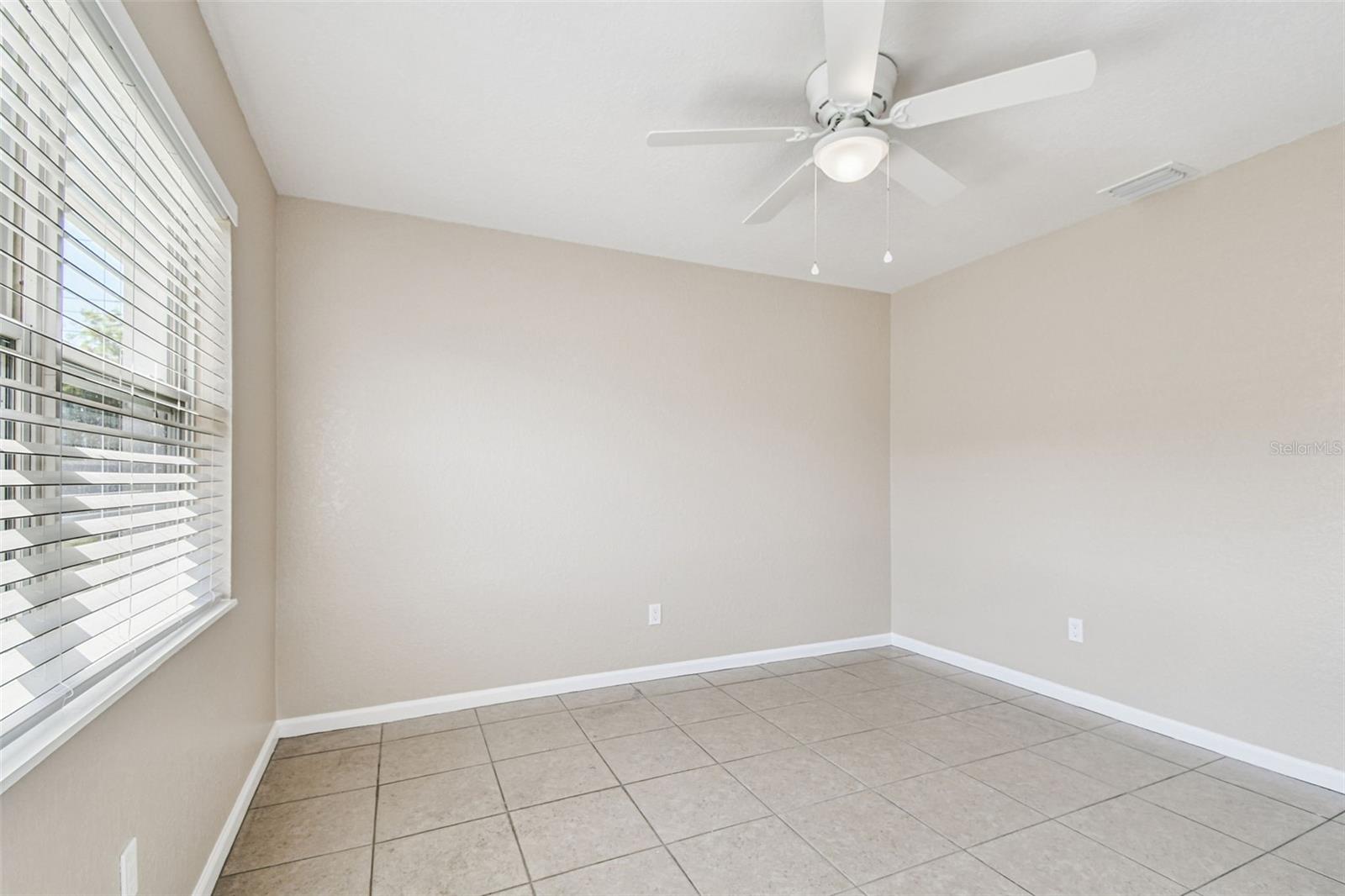 Listing photo id 21 for 3734 139th Avenue