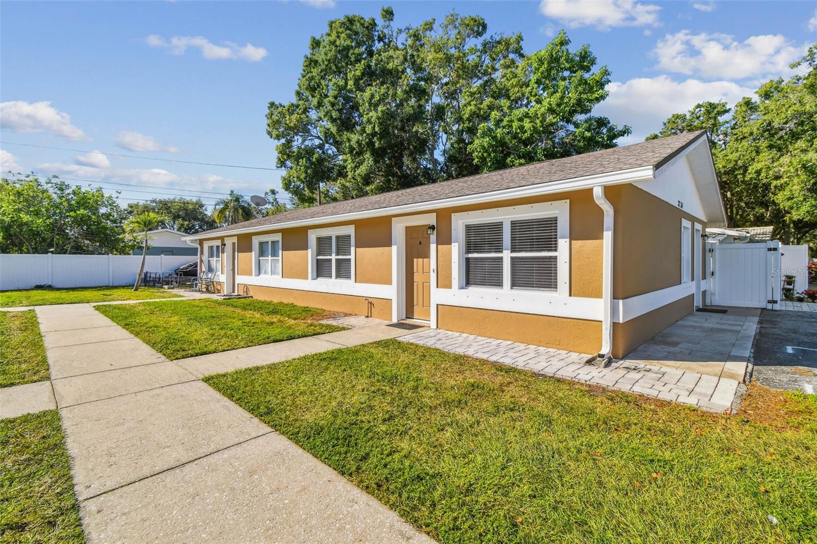 Listing photo id 3 for 3734 139th Avenue