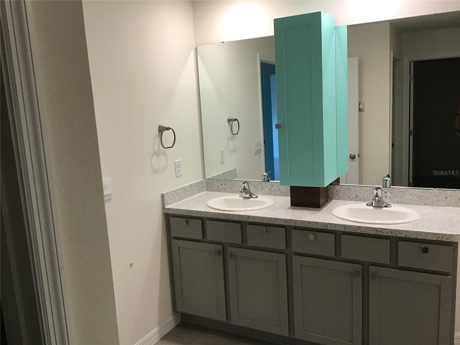 Listing photo id 9 for 7729 Rosewood Garden Loop