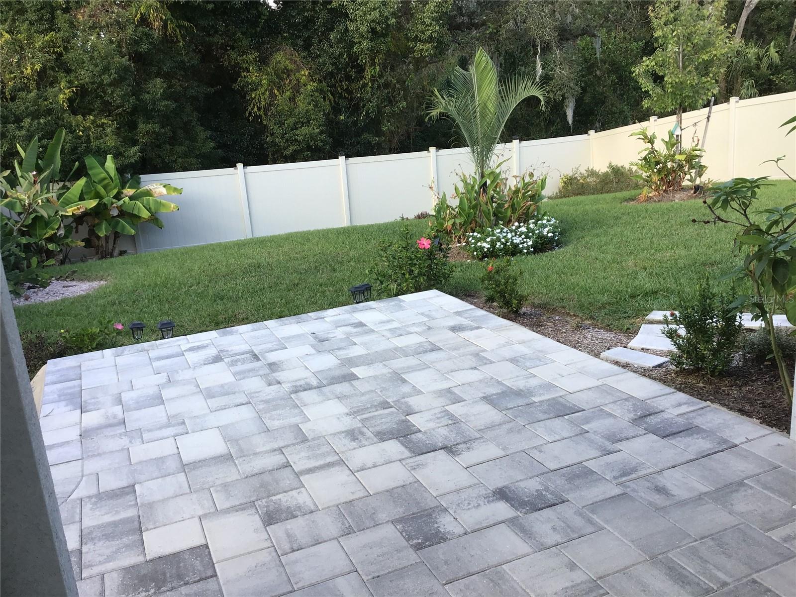 Listing photo id 17 for 7729 Rosewood Garden Loop