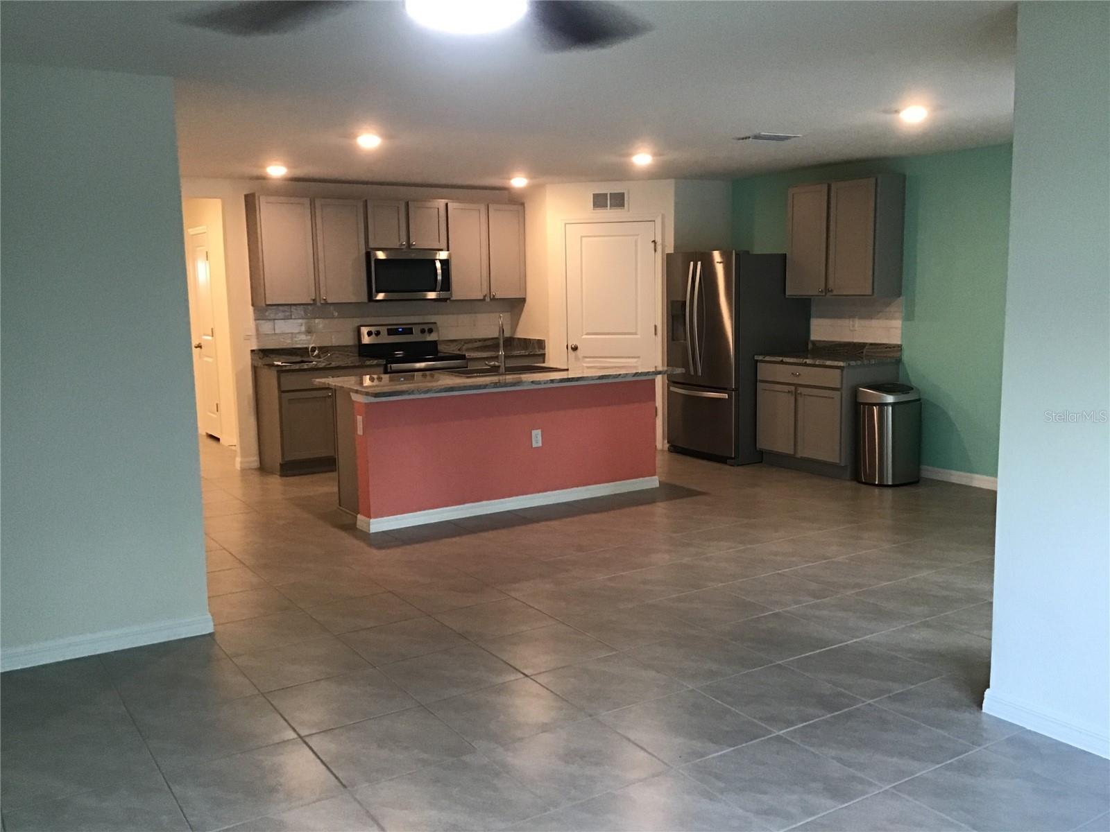 Listing photo id 1 for 7729 Rosewood Garden Loop