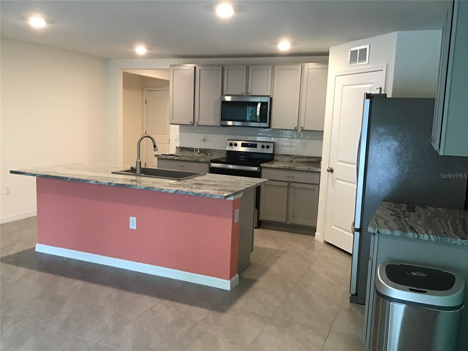 Listing photo id 5 for 7729 Rosewood Garden Loop