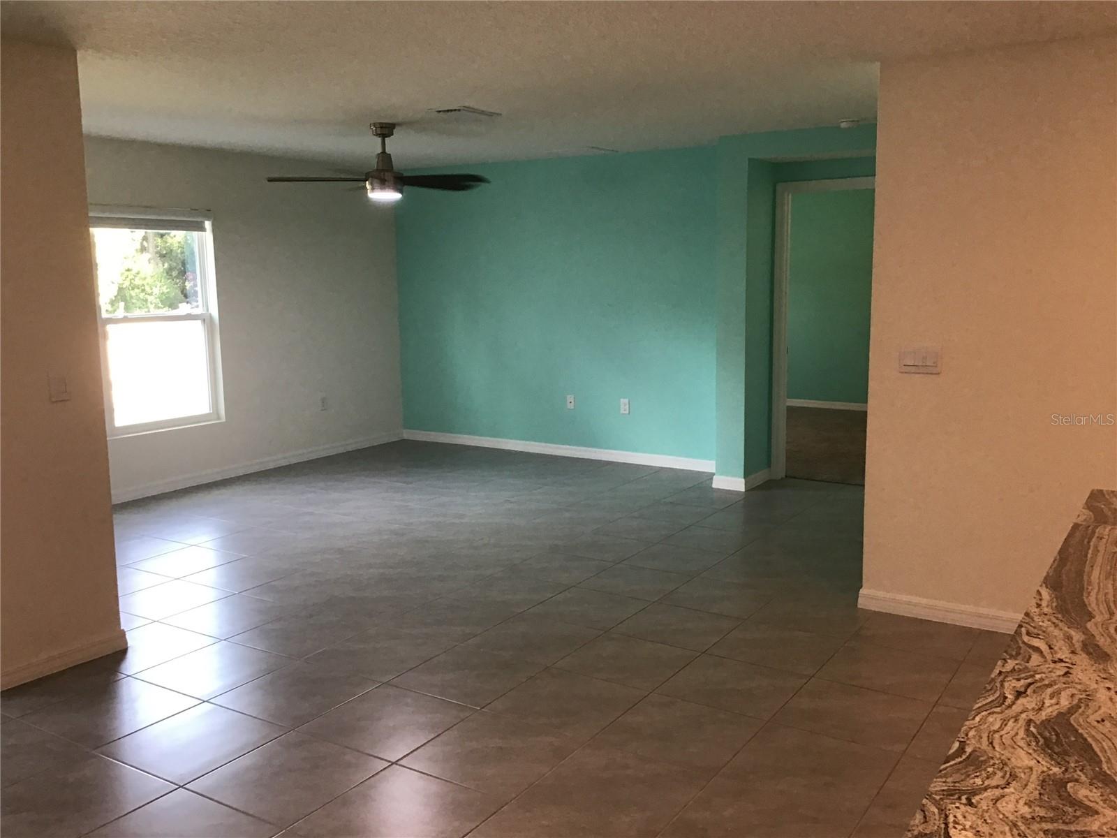 Listing photo id 6 for 7729 Rosewood Garden Loop