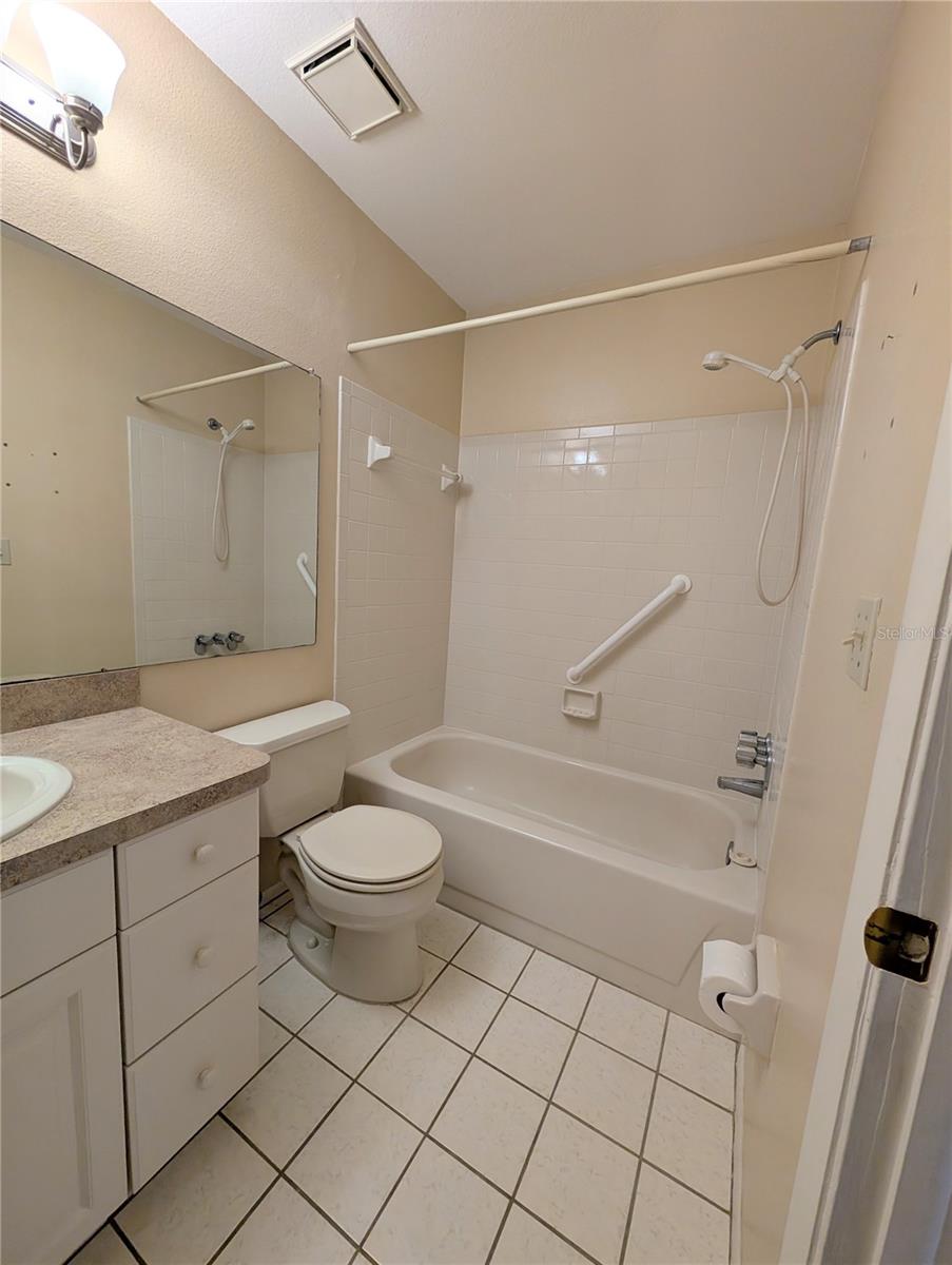 Image 11 of 23 For 7241 Parkside Villas Drive N