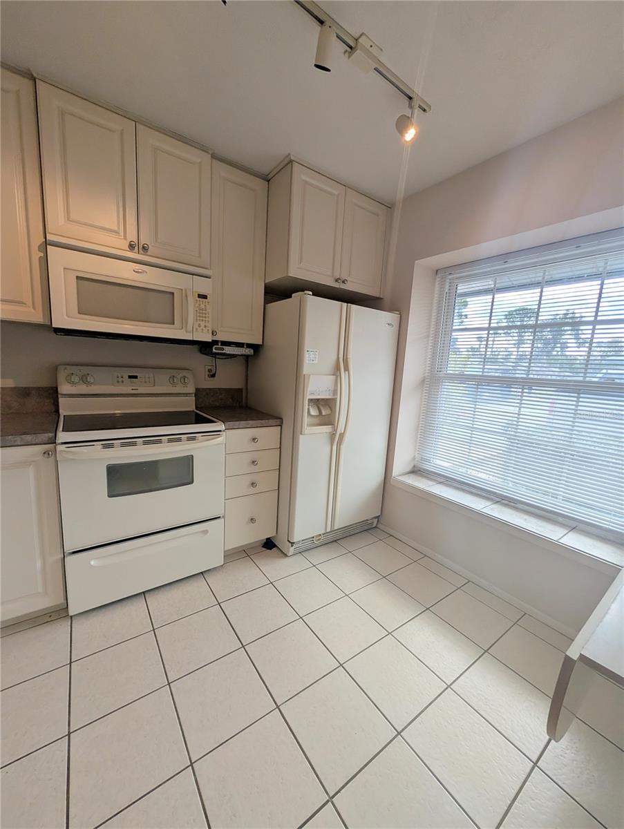 Image 4 of 23 For 7241 Parkside Villas Drive N