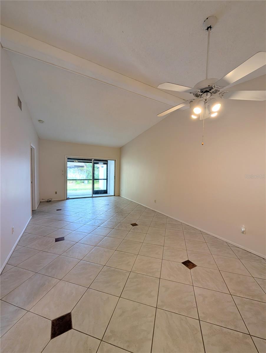 Image 6 of 23 For 7241 Parkside Villas Drive N