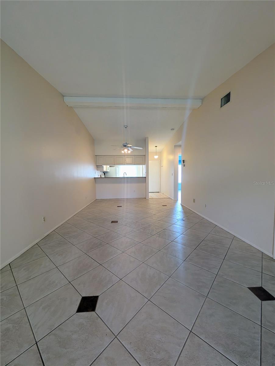 Image 7 of 23 For 7241 Parkside Villas Drive N