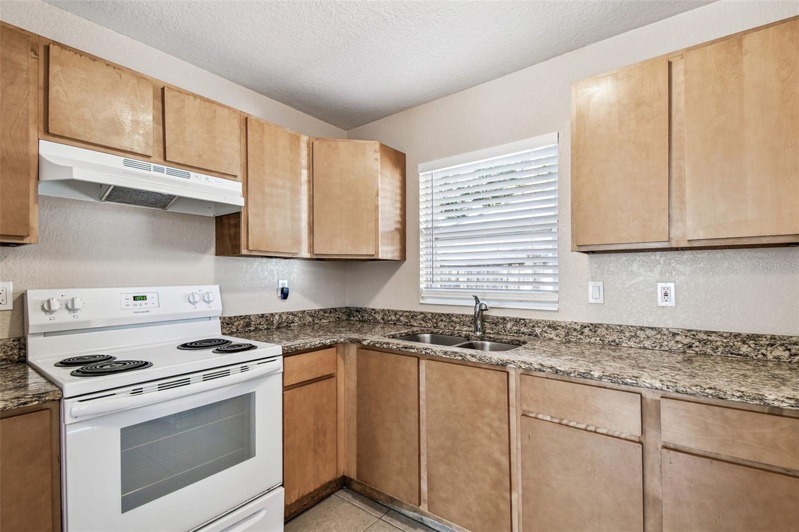 Listing photo id 8 for 3750 139th Avenue