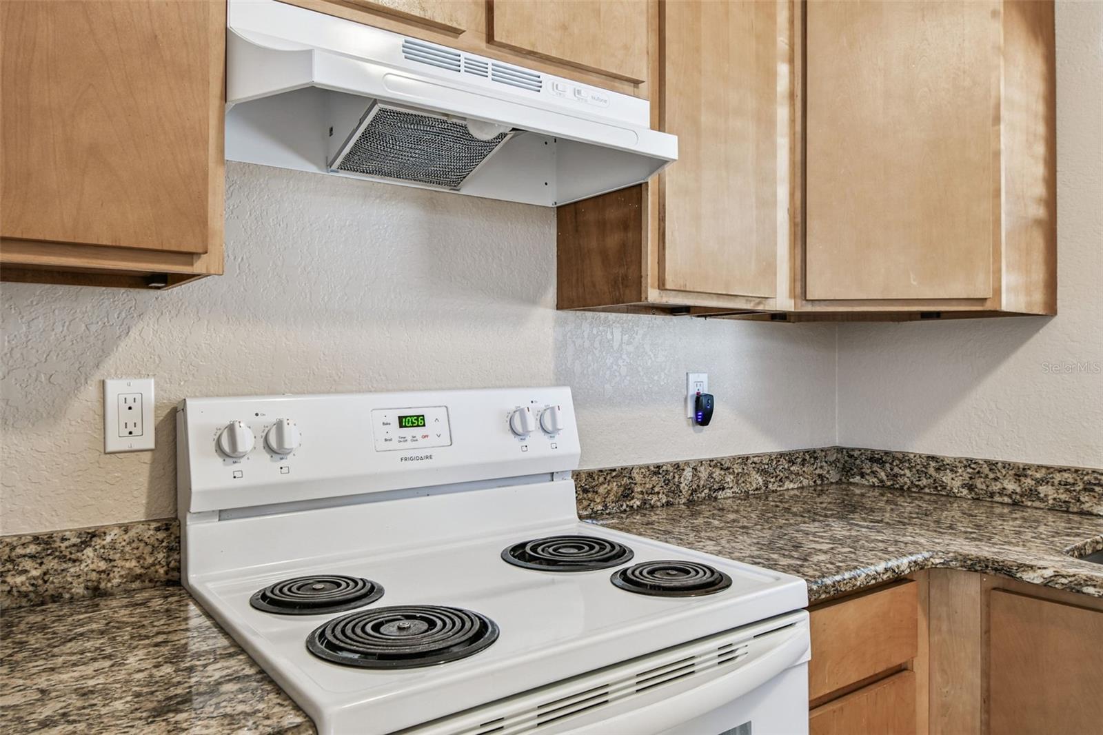 Listing photo id 9 for 3750 139th Avenue