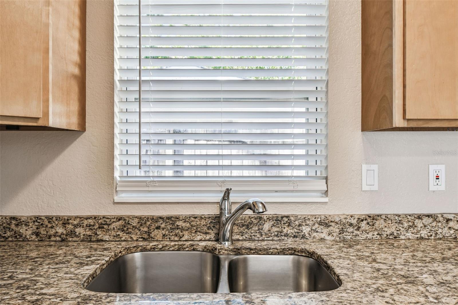 Listing photo id 10 for 3750 139th Avenue