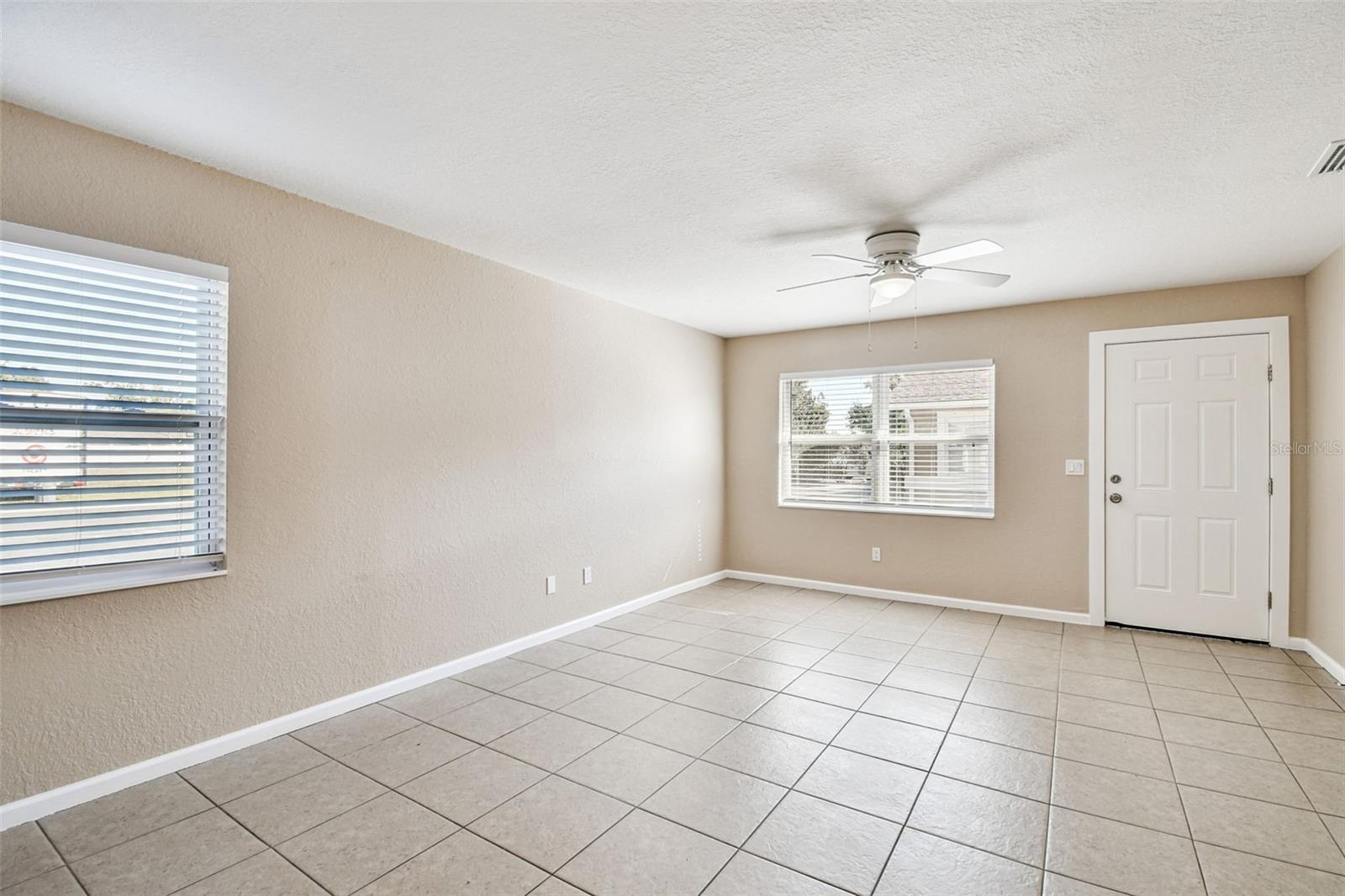 Listing photo id 15 for 3750 139th Avenue