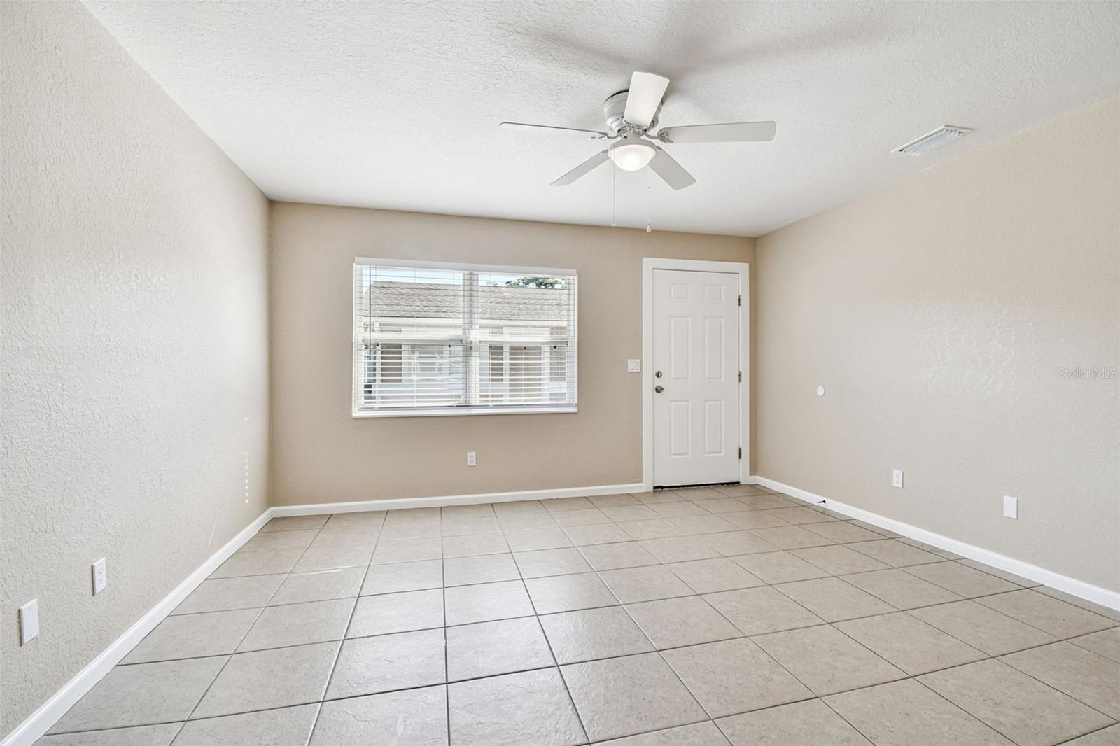 Listing photo id 16 for 3750 139th Avenue