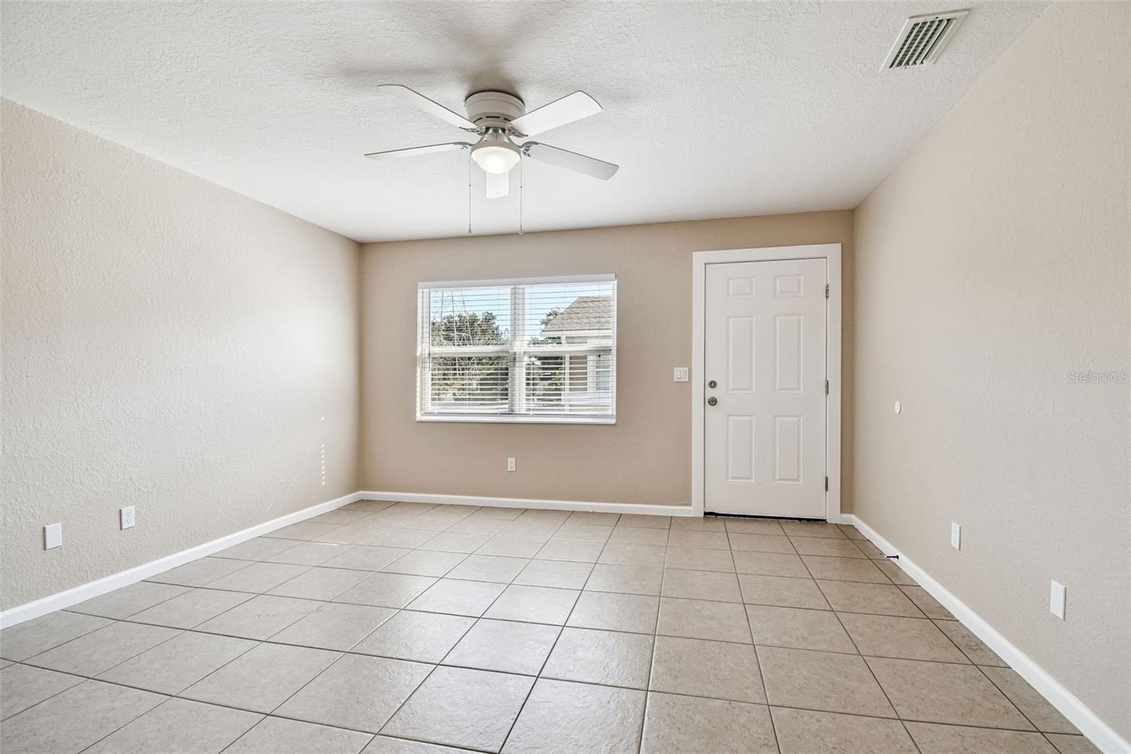 Listing photo id 17 for 3750 139th Avenue