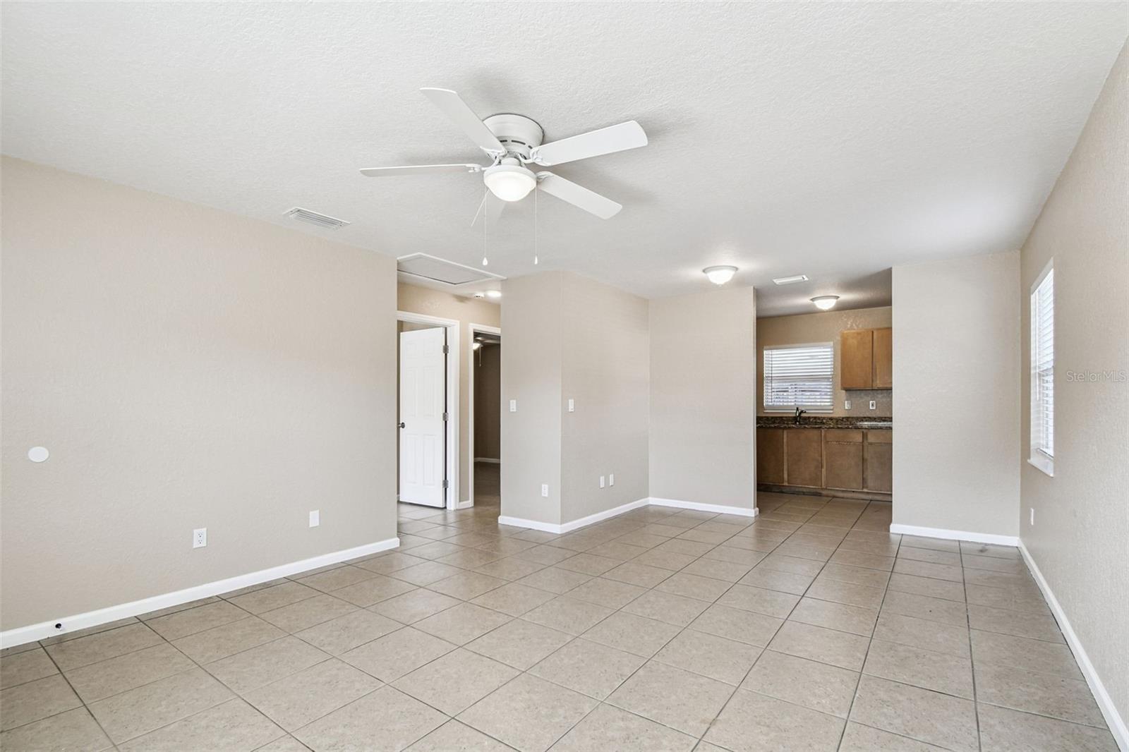 Listing photo id 18 for 3750 139th Avenue